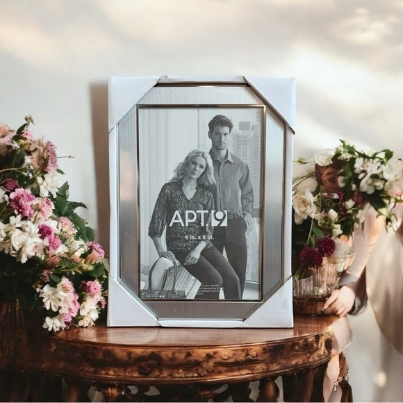NIB Photo Frame Apt.9 Silver Metal Frame Rectangular Tabletop Picture Frame - Picture 1 of 3
